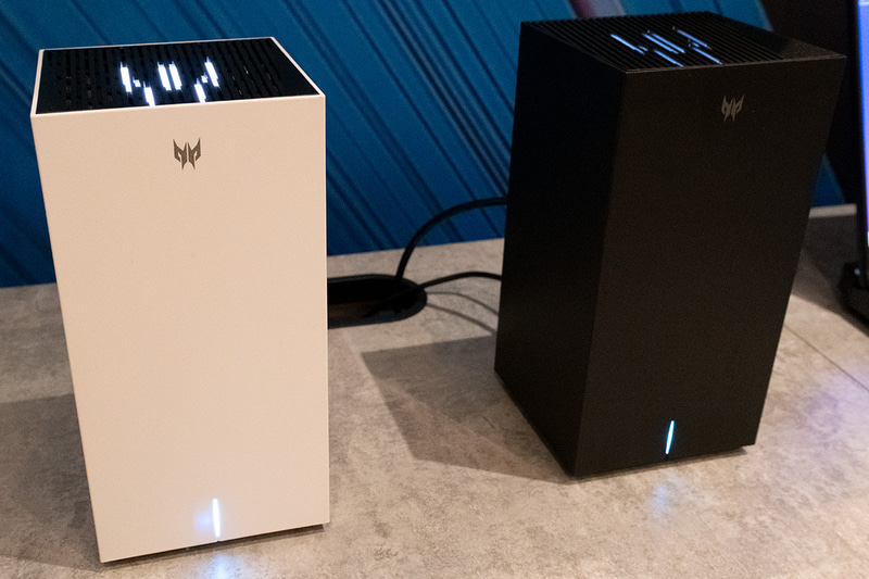 Connect T7 Wi-Fi 7 Mesh Router(左)、Connect X7 5G CPE(右)