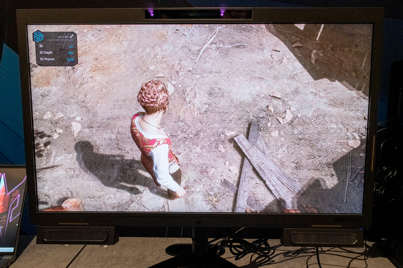 上部にはアイトラッキングセンサー