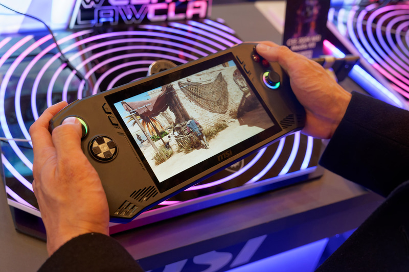 7型のディスプレイはタッチ対応、フルHD解像度で120Hz