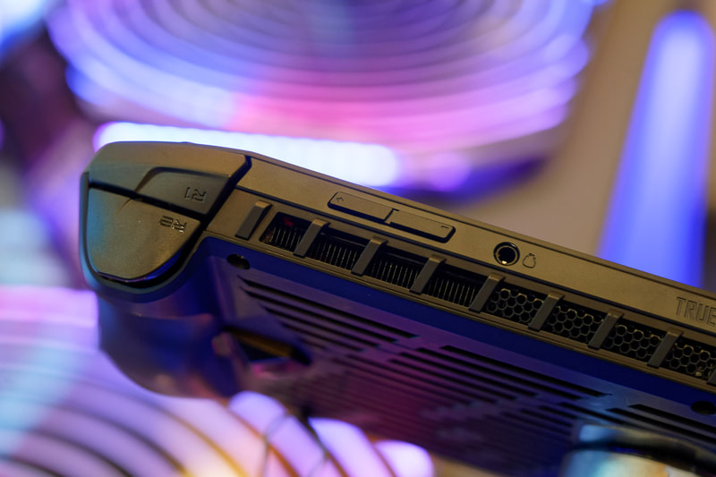 ジョイスティックとトリガーボタンはホールエフェクト式センサーを採用