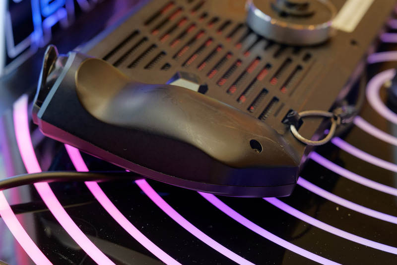 グリップ部分はエルゴノミクスデザイン