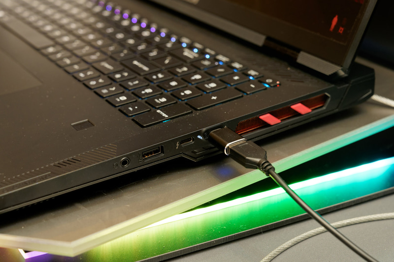 Raider 18 HXシリーズの側面インターフェイス