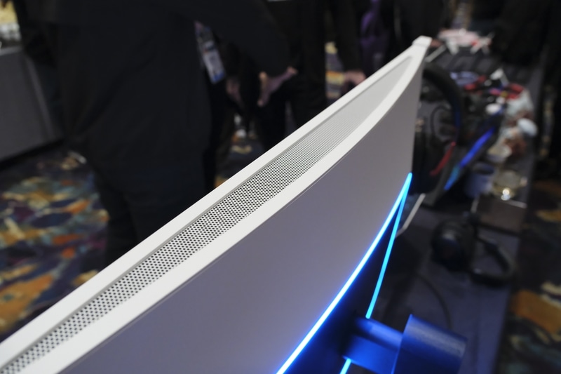 天面はアクティブ冷却用の通気口