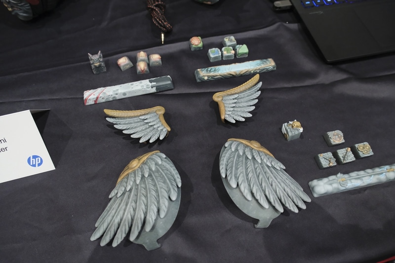 同社ゲーミングデバイスに装着できるカスタムパーツ。3Dプリンタで作られている