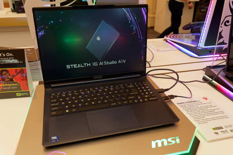 16型の「Stealth 16 AI Studioシリーズ」。Core  Ultra 9 185H、GeForce RTX 4090/4080/4070/4060 Laptop GPU搭載。このほかに14型の「Stealth 14 AI Studioシリーズ」もラインナップする