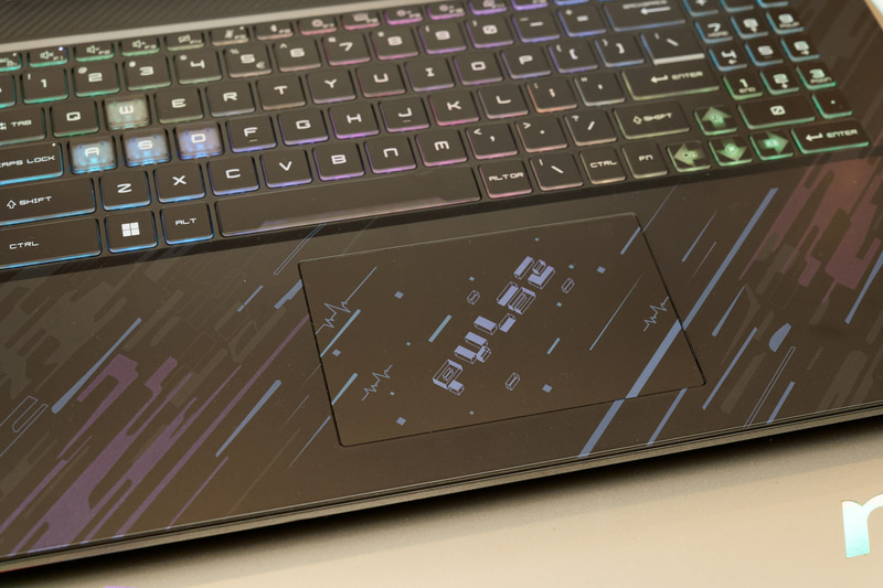 パームレスト周りのあしらいが特徴的な17型「Pulse 17 AIシリーズ」と16型「Pulse 16 AIシリーズ」。Core  Ultra 9 185H、GeForce RTX 4070/4060 Laptop GPUを搭載