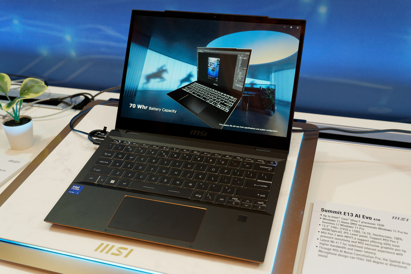 13.3型2in1ノートの「Summit E13 AI Evoシリーズ」。Core  Ultra 7 155Hを搭載