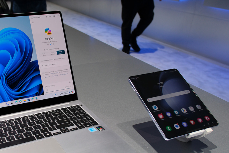 Microsoft Copilotを通じてスマートフォン上のメッセージを確認したりできる
