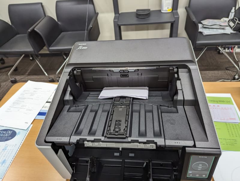 排紙制御機能では、伝票のように小さな原稿であっても散らばる事なく積み重なる