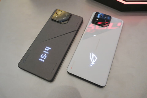 ASUS、Zenbook DuoやROG Phone 8を展示中。ゲーミングのROG NUCも登場