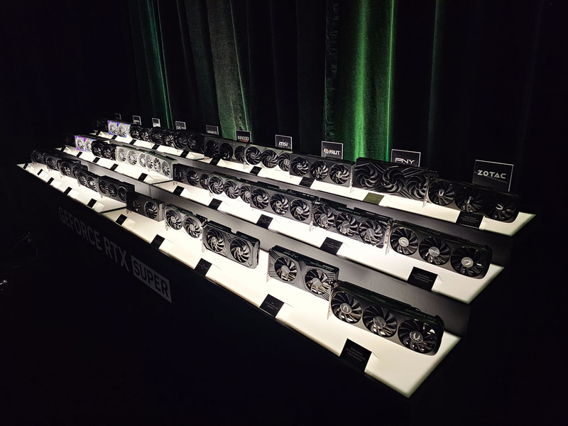 NVIDIAの展示会場で10パートナーの33製品が一挙に展示される