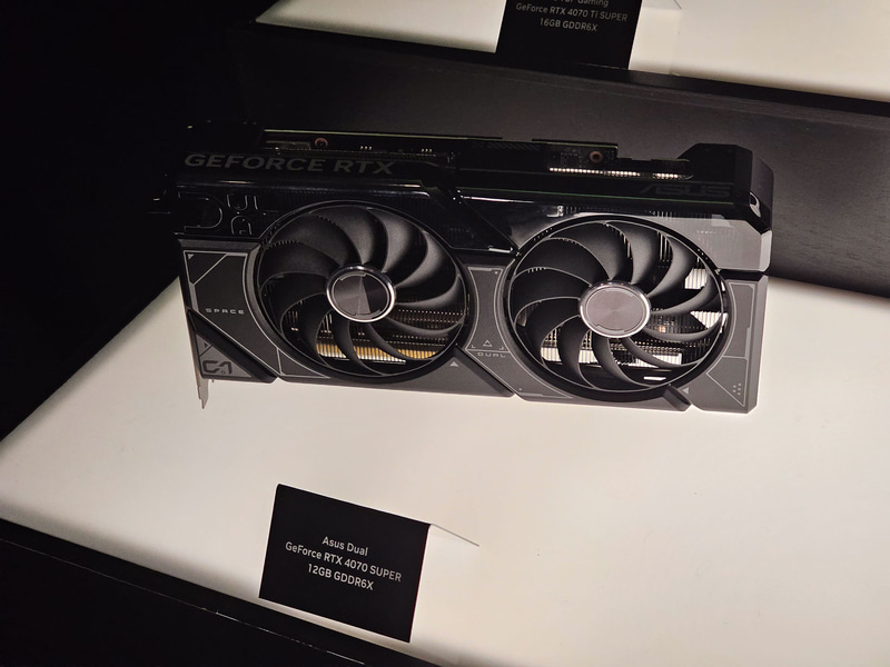ASUS Dual GeForce RTX 4070 SUPER  12GB GDDR6X