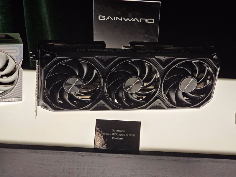 Gainward GeForce RTX 4080 SUPER Panther