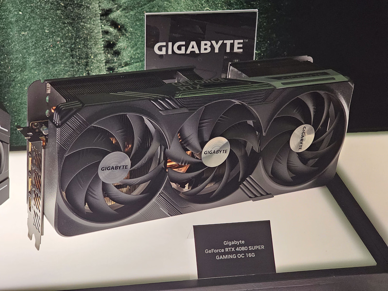 GIGABYTE GeForce RTX 4080 SUPER Gaming OC 16G
