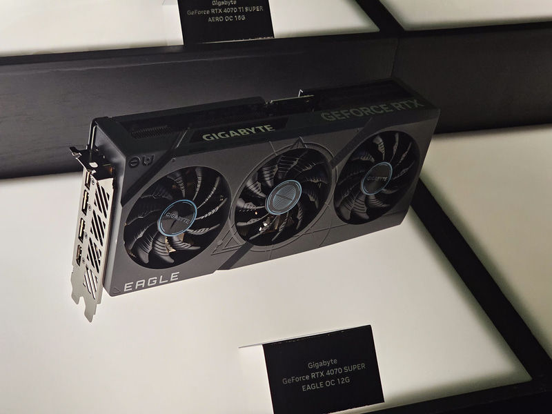 GIGABYTE GeForce RTX 4070 SUPER EAGLE OC 12G