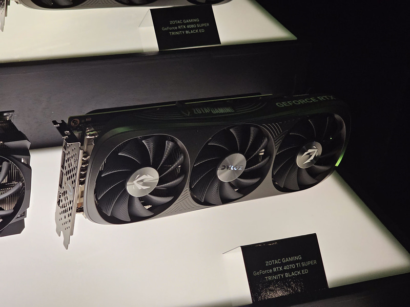 ZOTAC GAMING GeForce RTX 4070 Ti SUPER TRINITY BLACK ED