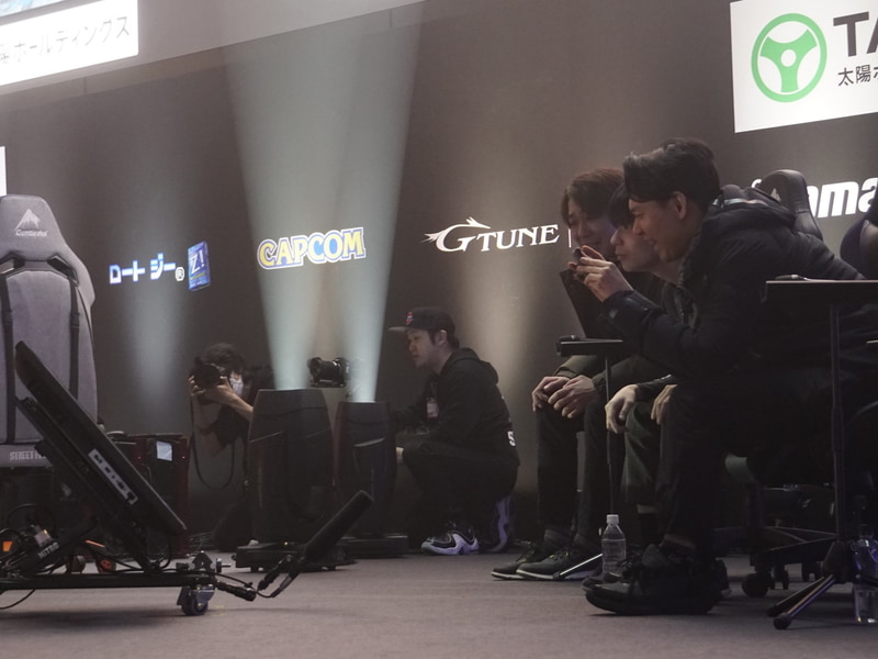 観戦中のモニターを録画するときど。試合内容をすぐ確認できるようにするため、とのことで単にかっこいいだけでなく、実際に役に立っていた事も明らかになった