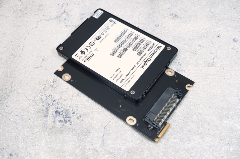 M.2変換基板が付属するので、これを利用する