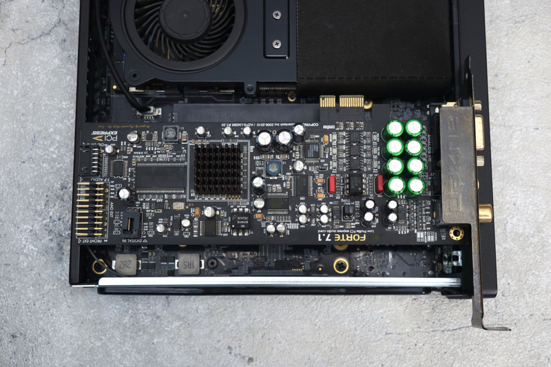 PCI Express接続の高音質サウンドカード……と思ったが、微妙に長くて入らない罠