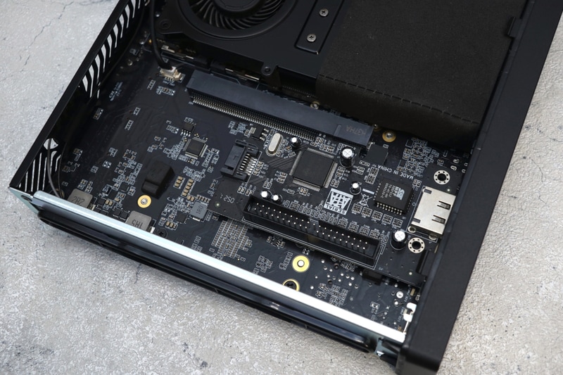 SATA/IDEカードでストレージ拡張……と思ったが、こちらはドライブの電源が取れないので無意味