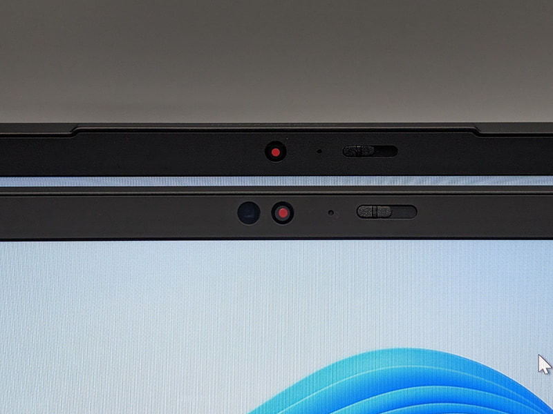 インカメラ部を重ねたところ。従来のGen 9(手前)にあった顔認証対応のインカメラをオプションから外し、一般的なインカメラのみとした