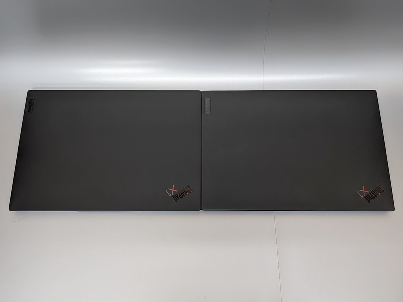 画面を閉じた状態での比較。左がGen 11、右がGen 9。相違点はない