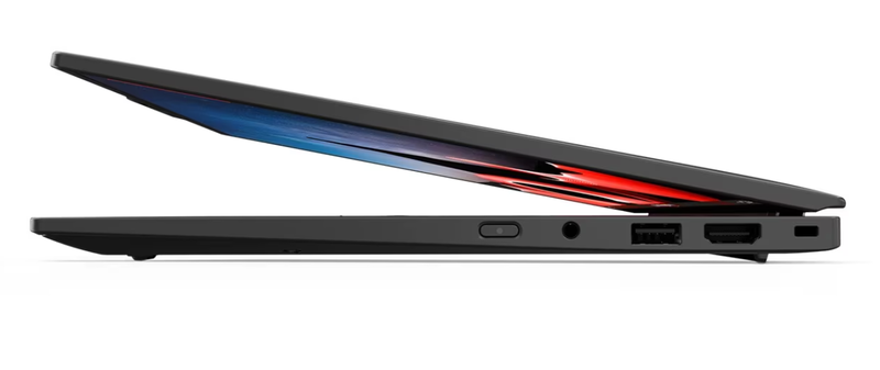 Gen 12は電源ボタンがかつてのように側面に配置されるなど、左右のボタンやポートの配置が大幅に改められている(画像はLenovo公式サイトより)