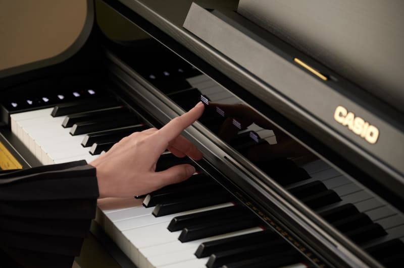 操作パネルは前面