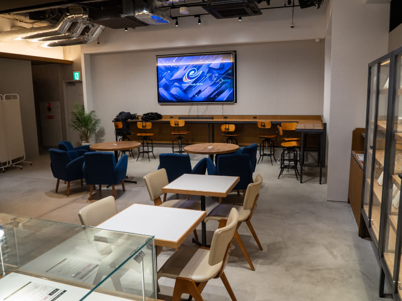 併設カフェ「BLUE LEAF CAFÉ」