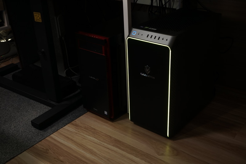 PC: GALLERIA「ZA9C-R48」(写真右:配信用)+パソコン工房「LEVEL-R040-LCi9K-XYVI-IeC」(写真左:ゲーム用)