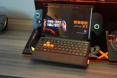 Core Ultra搭載で10.95型に大型化した「ONEXPLAYER X1」。ゲームも仕事