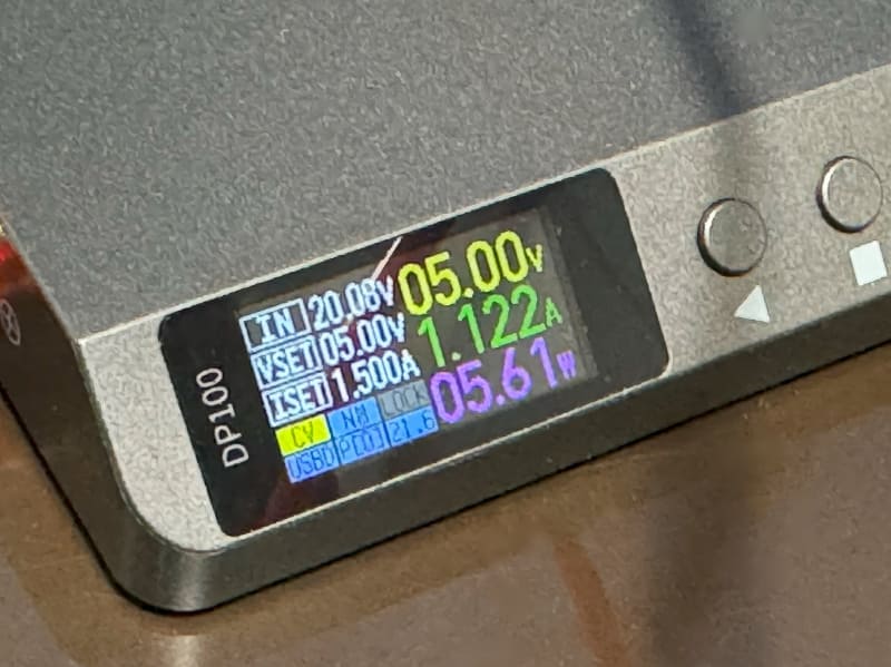 約5V 1.2Aで動作している