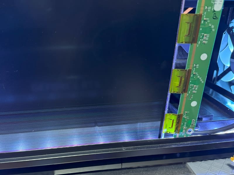 線が入ってしまい何も表示されなくなってしまった