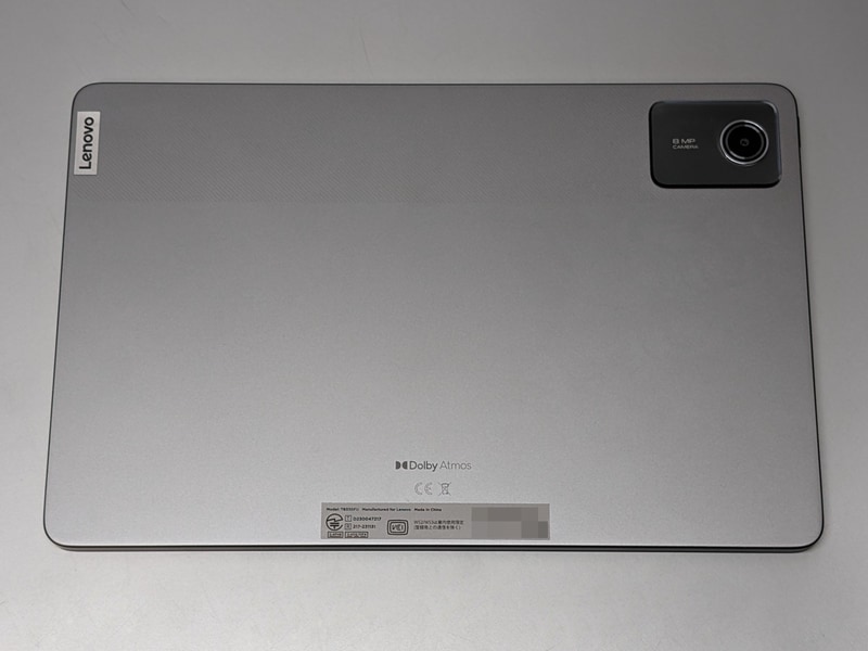 背面。横向きでの利用を前提としていることが分かるデザイン