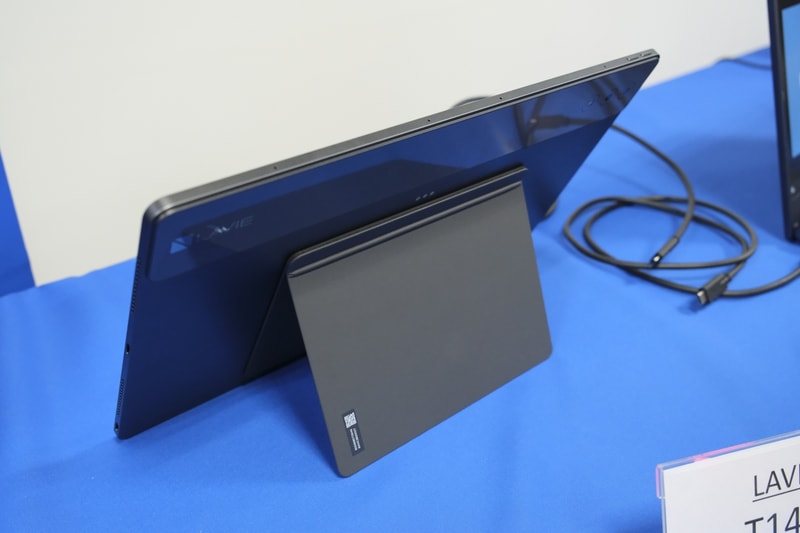 キックスタンド部分は単体でも使用可能。縦置き、横置きのどちらにも対応する