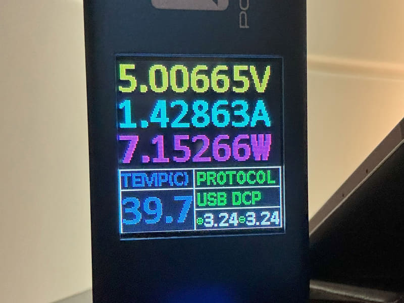 USB Type-AポートでiPad Pro 11インチモデルを充電するとUSB DCPが選択され、上限となる5V/1.5Aに近い電力で充電された