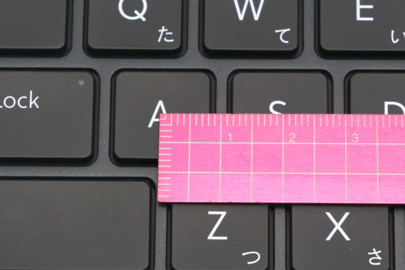 キーピッチは19mmとフルサイズを確保。操作していて気持ちいい