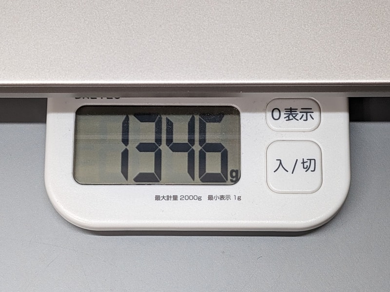 重量は実測1,346gとモバイルでも十分に使える軽さだ