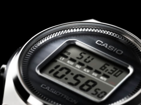 カシオ、同社初の腕時計「カシオトロンQW02」を復刻 - PC Watch
