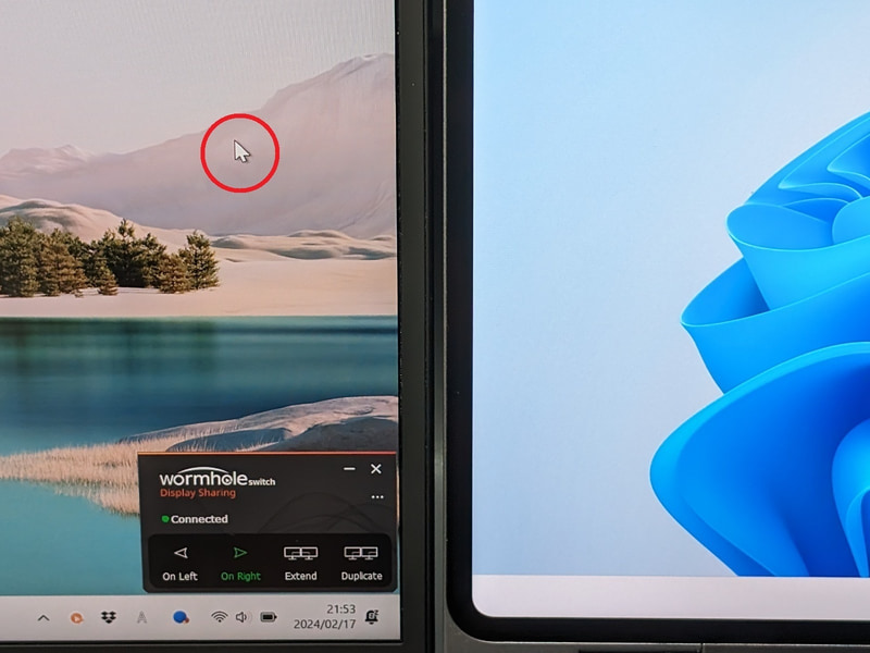 マウスポインタを右に動かし、画面端まで到達すると……、
