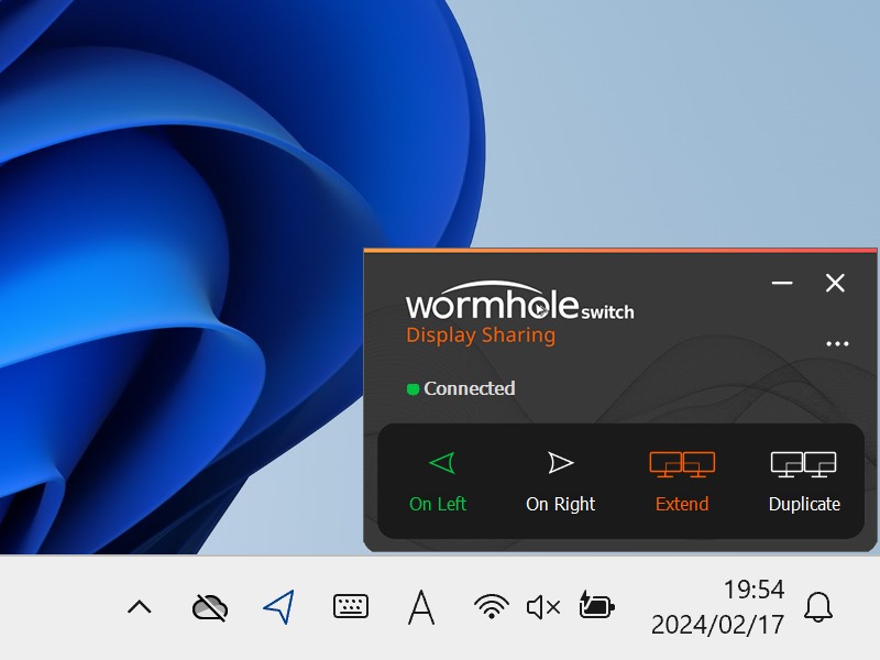 PC1(向かって右)の画面右下操作パネルにある「Extend」ボタンをクリック