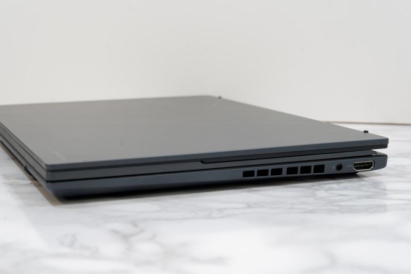 キーボードを載せて閉じた状態