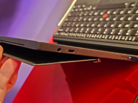 3年ぶりの「ThinkPad X12 Detachable」。Core Ultra vProの
