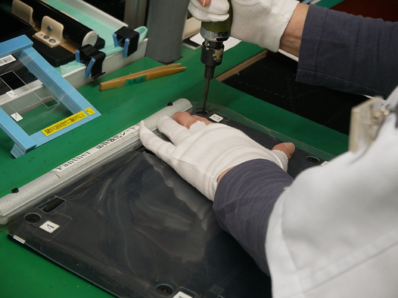 ThinkPadを組み立てている様子