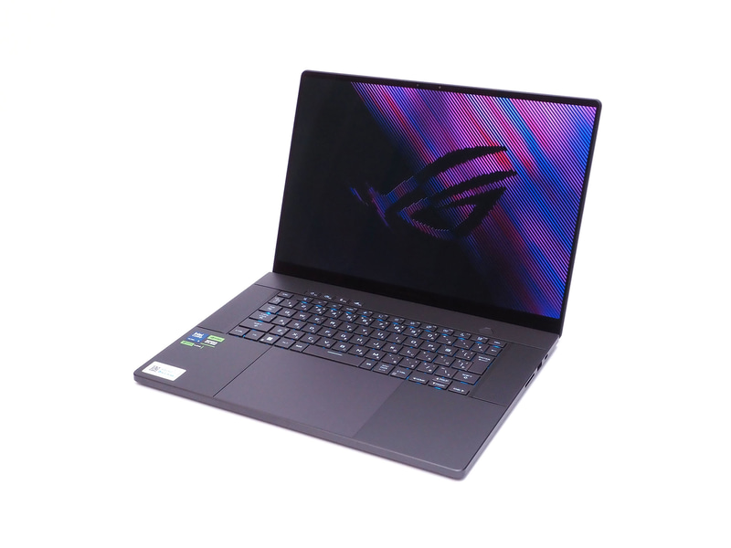 ROG Zephyrus G16 GU605。レビューしたのは型番がGU605MIのGeForce RTX 4070 Laptop GPU搭載モデル