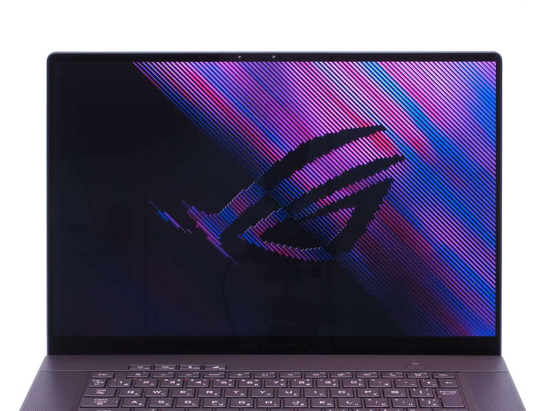 16型、2,560×1,600ドットで光沢(型番がGU605MVのモデルのみ非光沢)