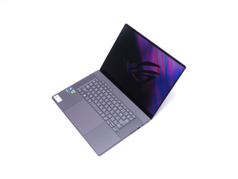 有機ELパネルで視野角が広く色再現性も高い