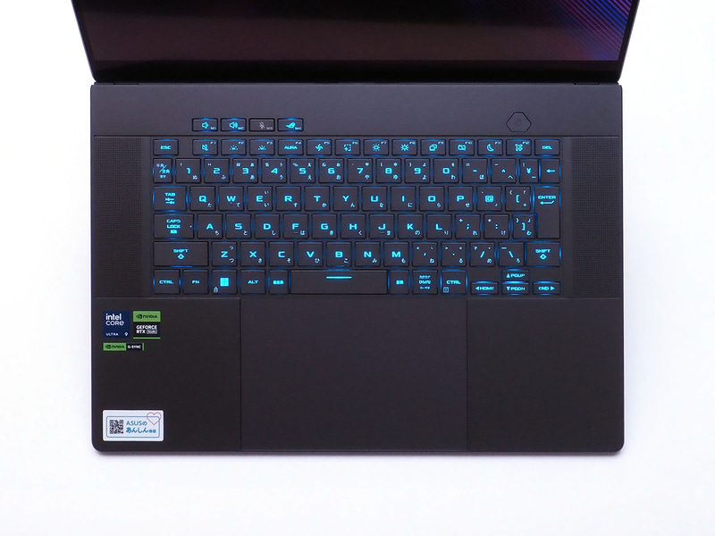 キーボードはRGB LEDバックライトを搭載