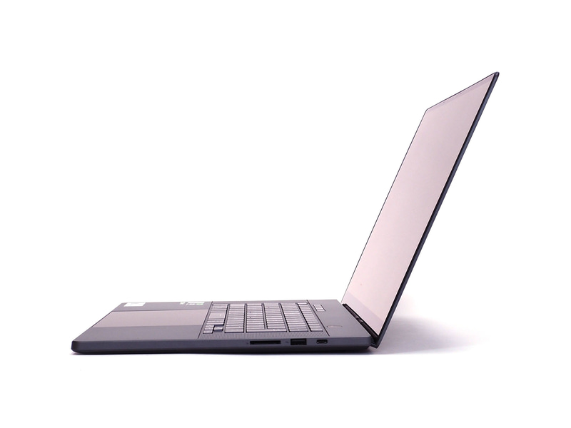 スリムで軽量。モバイルも視野に入る