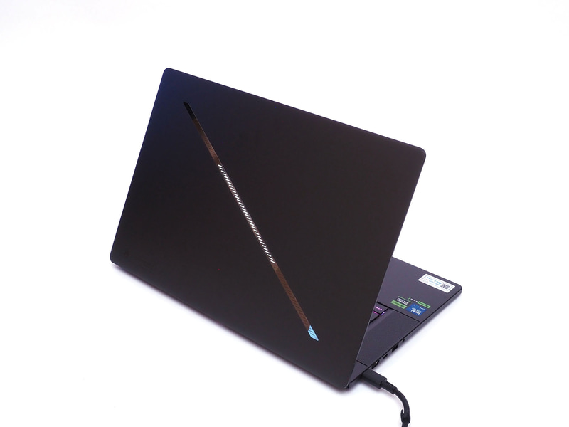 天板部に搭載されたSLASH LIHGHTING